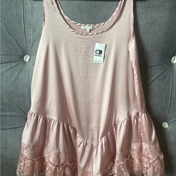 Buckle Dresses & Skirts - BUCKLE Baevely Blush Pink Satin Lace Tank Top L NWT Flowy Babydoll Camisole